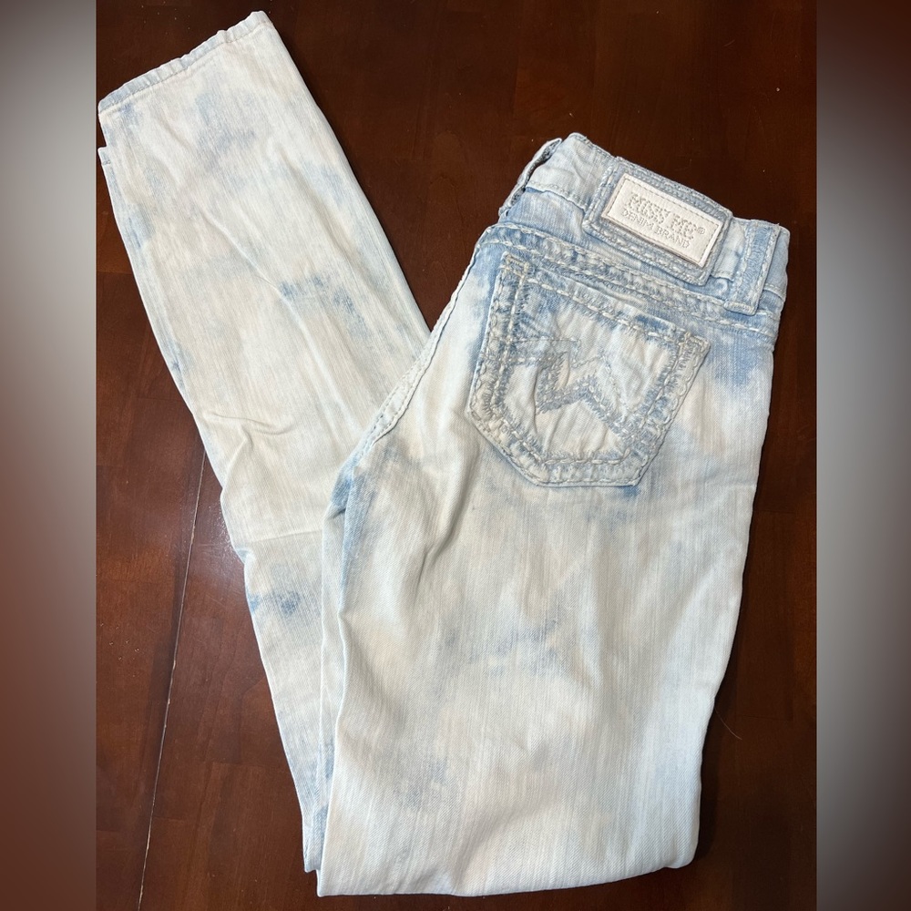 Miss Me skinny jeans size 26! The coloring of this denim is super unique!